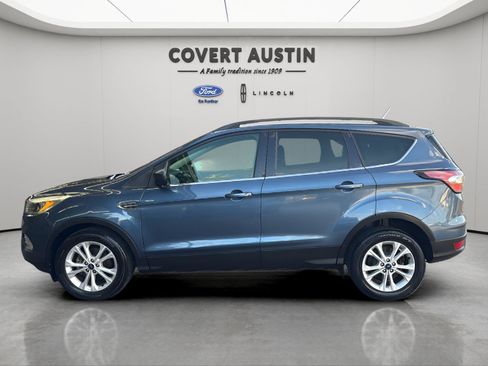 Used 2018 Ford Escape SE w/ SE Sync 3 Package FWD image 2