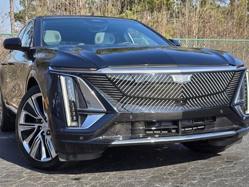 Used 2024 Cadillac Lyriq Luxury image 10