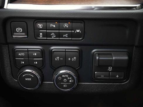 New 2026 Chevrolet Tahoe High Country w/ Sun And Tow Package AWD/4WD image 25