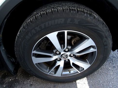 Used 2016 Toyota RAV4 XLE image 32