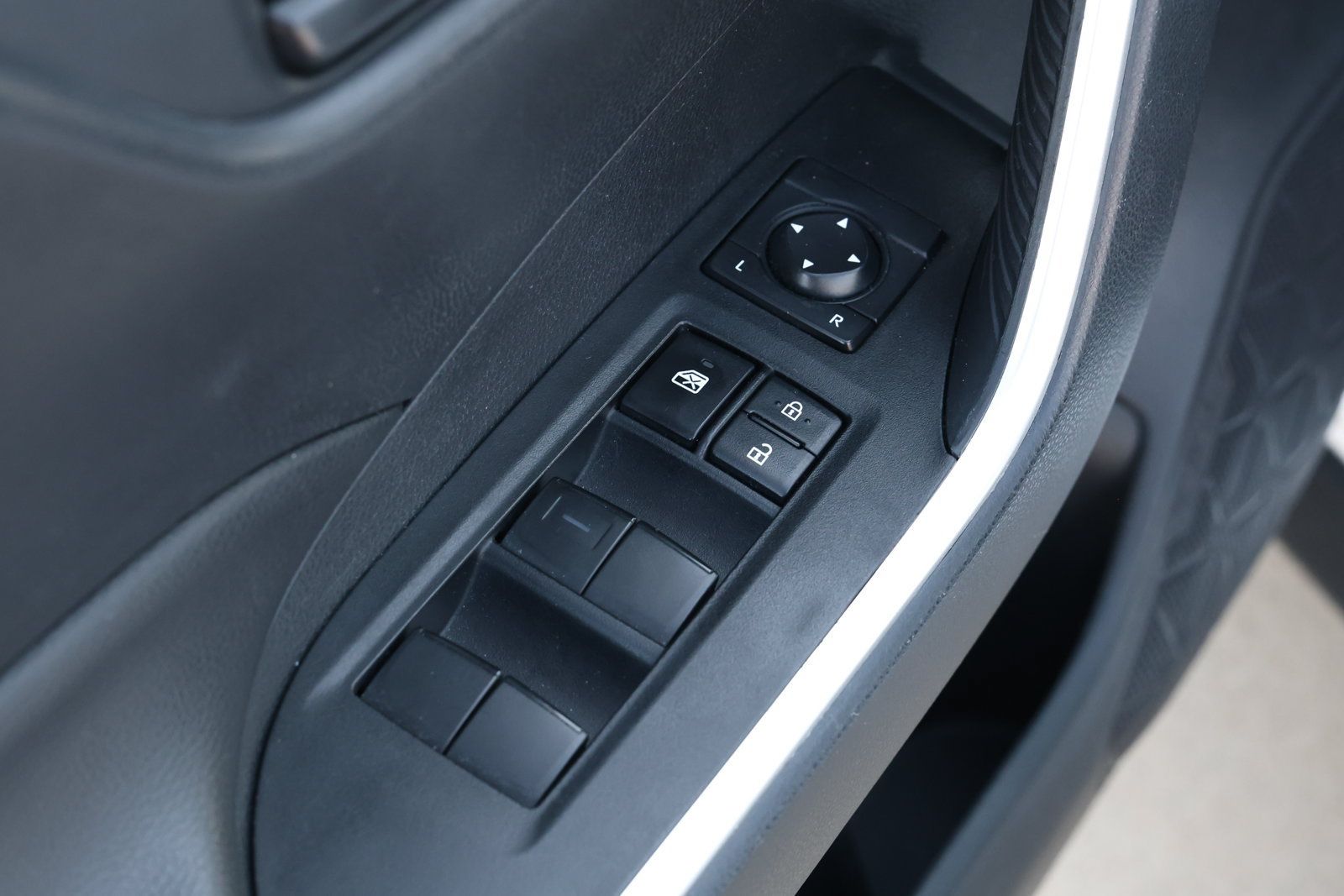 Used 2024 Toyota RAV4 LE AWD/4WD image 26