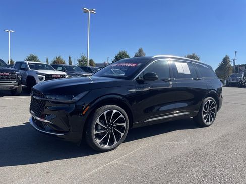 Used 2024 Lincoln Nautilus Black Label image 3