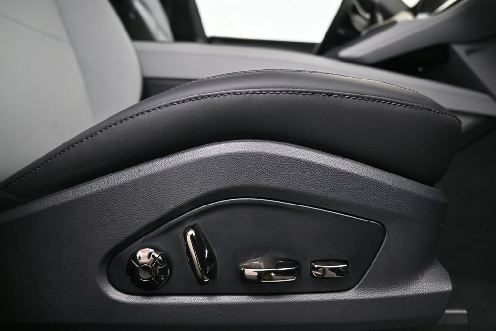Used 2026 Porsche Cayenne Electric AWD/4WD image 15