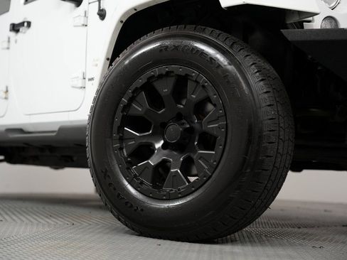 Used 2015 Jeep Wrangler Unlimited Sahara w/ Connectivity Group image 18