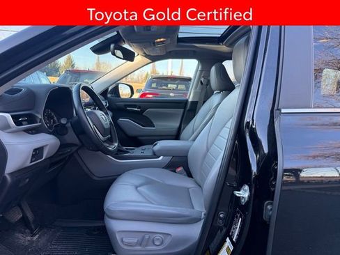 Certified 2023 Toyota Highlander XLE image 18