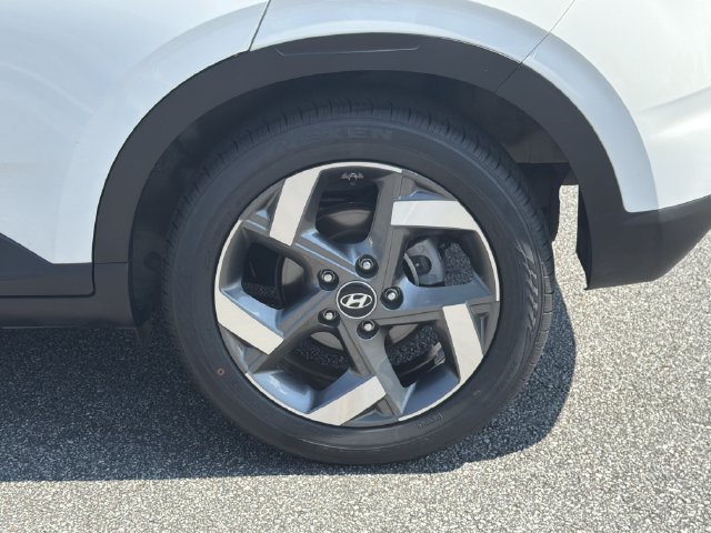 Certified 2025 Hyundai Venue SEL FWD image 22