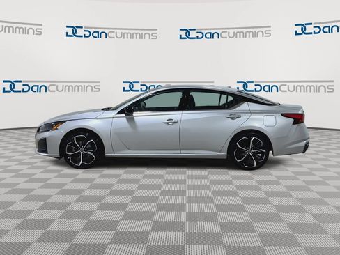 Used 2024 Nissan Altima 2.5 SR FWD image 5