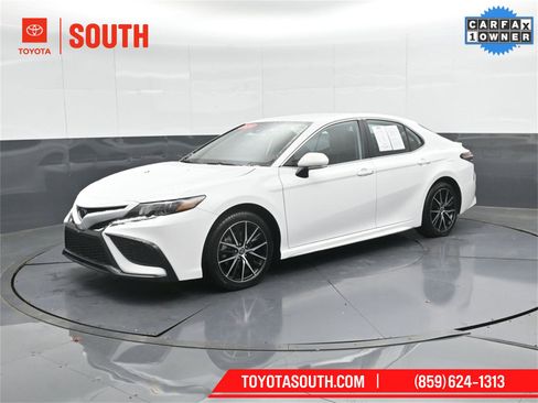 Used 2024 Toyota Camry SE image 7