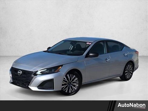 Used 2024 Nissan Altima 2.5 SV image 1