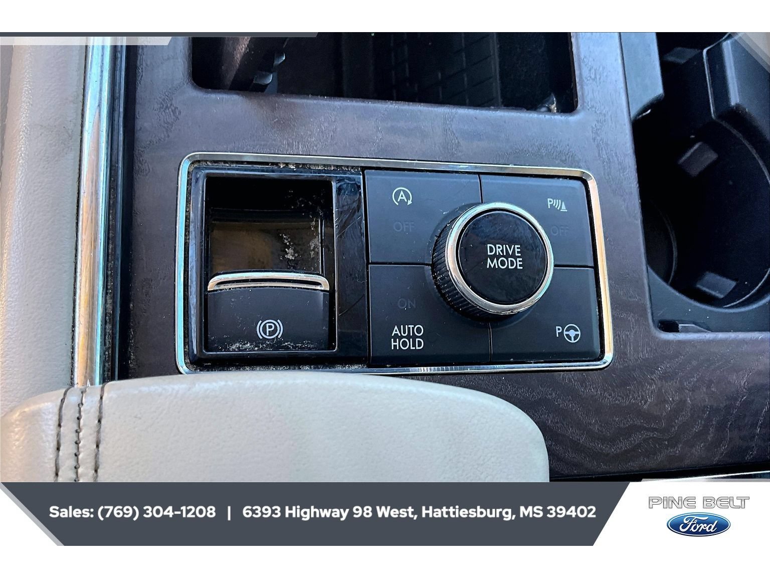 Used 2018 Lincoln Navigator Select w/ Technology Package RWD image 23