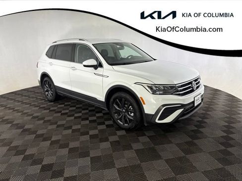 Used 2024 Volkswagen Tiguan SE FWD image 1