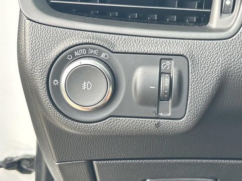 Used 2020 Buick Envision Essence FWD image 19