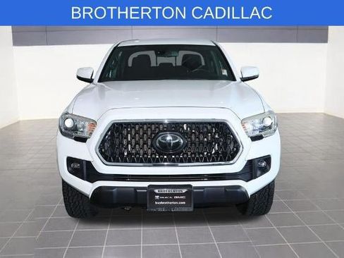 Used 2018 Toyota Tacoma TRD Off-Road w/ Technology Package AWD/4WD image 10