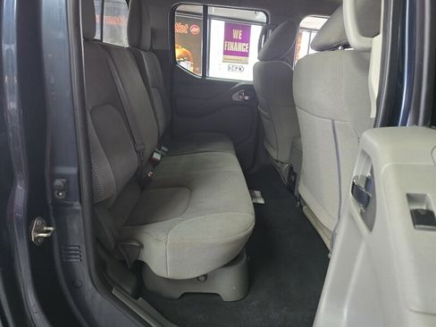 Used 2018 Nissan Frontier SV image 16