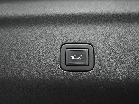 Used 2023 Chevrolet Suburban Premier AWD/4WD image 27