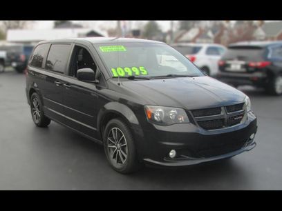 Used 2016 Dodge Grand Caravan SXT w/ UConnect Hands-Free Group
