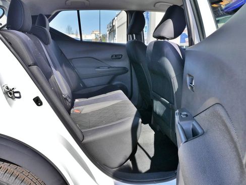 Used 2020 Nissan Kicks S image 11