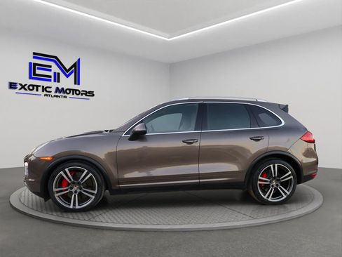 Used 2012 Porsche Cayenne Turbo w/ Sport Pkg image 2
