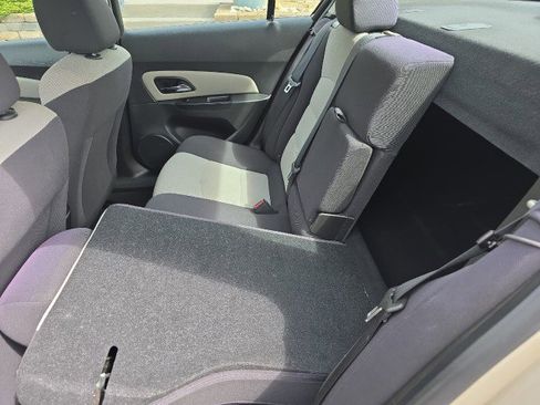 Used 2014 Chevrolet Cruze LS image 29