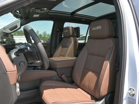 New 2026 Chevrolet Suburban High Country AWD/4WD image 10