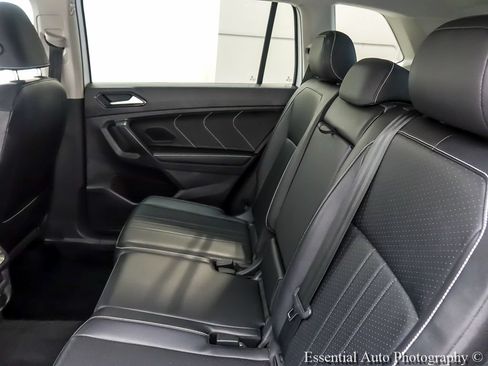 Used 2022 Volkswagen Tiguan SE AWD/4WD image 11