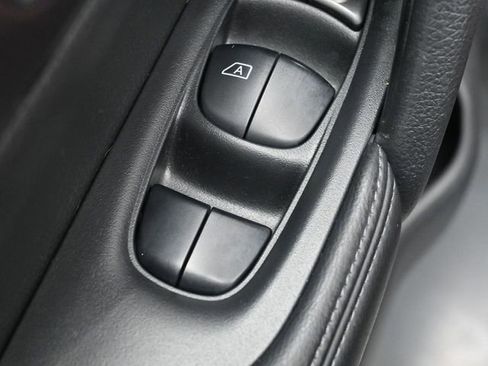 Used 2015 Nissan Rogue SV image 13