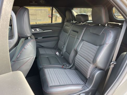 New 2026 Ford Explorer ST-Line w/ ST-Line Street Pack image 18