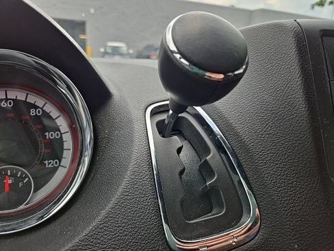 Used 2016 Dodge Grand Caravan SE FWD image 27