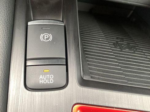 Used 2025 Nissan Kicks SR FWD image 11