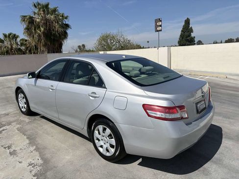 Used 2011 Toyota Camry LE image 9