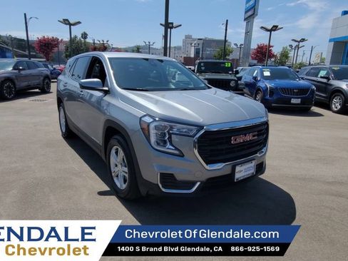 Certified 2024 GMC Terrain SLE FWD image 3