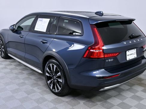 Certified 2025 Volvo V60 B5 Cross Country Ultra image 4