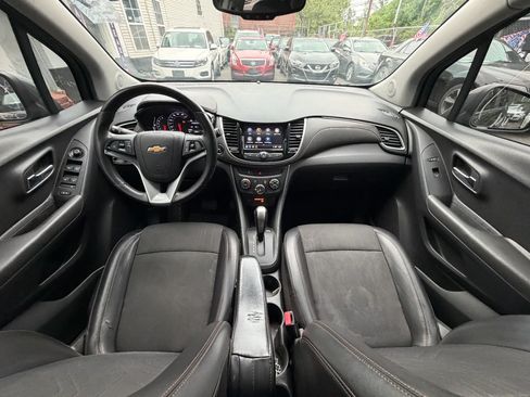 Used 2018 Chevrolet Trax LT w/ LT Convenience Package AWD/4WD image 38