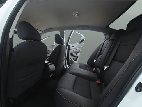 Used 2019 Nissan Altima 2.5 S FWD image 14