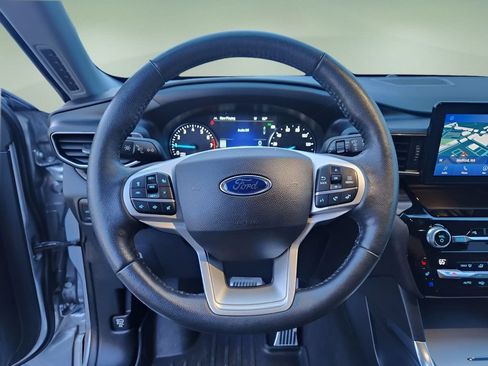 Used 2021 Ford Explorer Limited w/ Equipment Group 301A AWD/4WD image 10