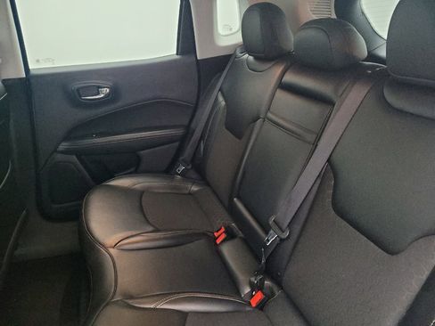 Used 2019 Jeep Compass Latitude image 18