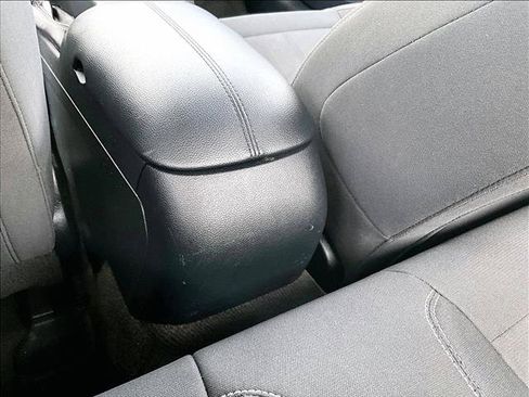 Used 2018 Ford Mustang Coupe RWD image 22