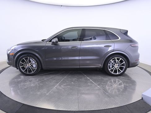 Certified 2023 Porsche Cayenne Turbo AWD/4WD image 2