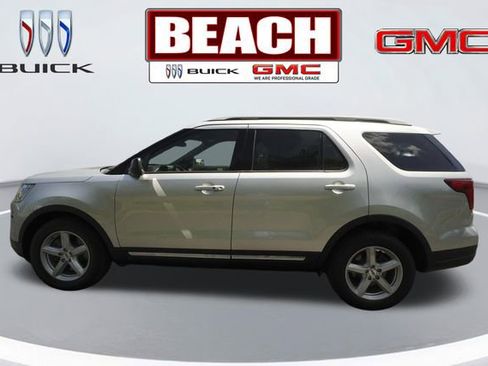 Used 2019 Ford Explorer XLT FWD image 6