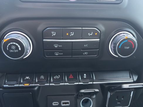 Used 2024 Chevrolet Silverado 1500 Custom image 22