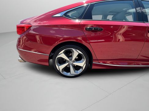 Used 2018 Honda Accord Touring image 32