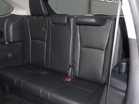 Used 2024 Toyota Highlander XLE image 10