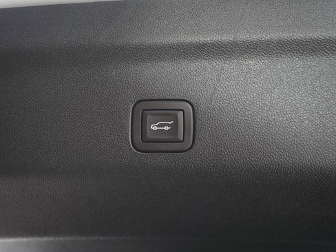 Used 2025 GMC Yukon XL Denali AWD/4WD image 12