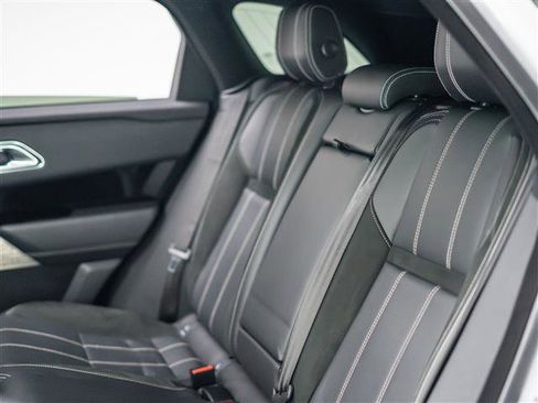 Used 2019 Land Rover Range Rover Velar R-Dynamic SE image 18