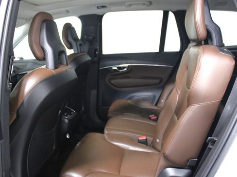 Used 2020 Volvo XC90 T6 Momentum AWD/4WD image 18