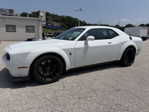 Used 2023 Dodge Challenger R/T Scat Pack RWD image 3