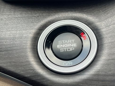 New 2025 Jeep Grand Cherokee Limited w/ Luxury Tech Group II image 21