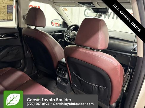Used 2022 Kia Seltos SX AWD/4WD image 16