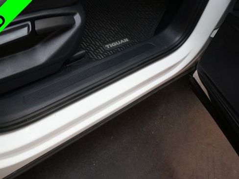 Used 2021 Volkswagen Tiguan SE w/ Panoramic Sunroof Package image 64