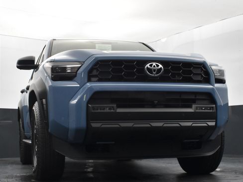Used 2025 Toyota 4Runner TRD Off-Road Premium AWD/4WD image 42
